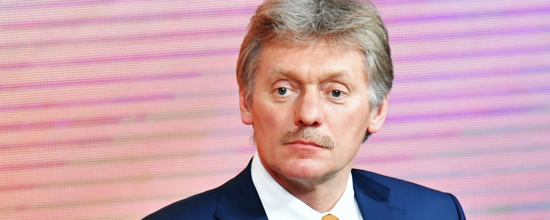 Deputy Chief of Presidential Staff - Presidential Press Secretary Dmitry Peskov during Russian President Vladimir Putin's annual question and answer session at the World Trade Center on Krasnaya Presnya Street, Moscow - Sputnik International, 1920, 05.09.2025
