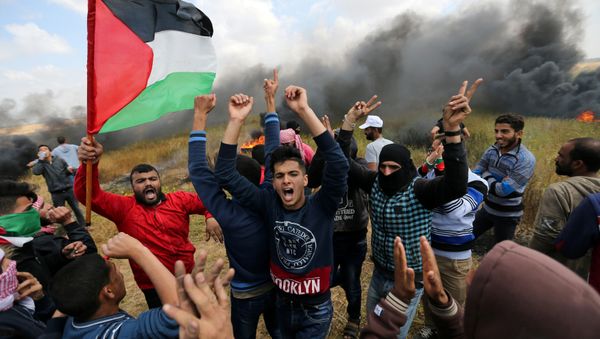 Palestinians shout during clashes with Israeli troops, during a tent city protest along the Israel border with Gaza, demanding the right to return to their homeland, the southern Gaza Strip Palestinians shout during clashes with Israeli troops, during a tent city protest along the Israel border with Gaza, demanding the right to return to their homeland, the southern Gaza Strip - Sputnik International