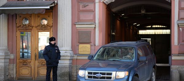 Consulate employees leave the US Consulate-General in St. Petersburg - Sputnik International