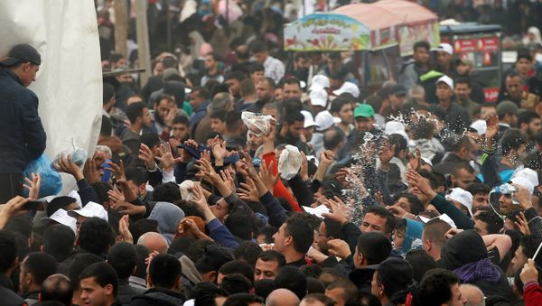 Palestinians receive food during a tent city protest along the Israel border with Gaza, demanding the right to return to their homeland, east of Gaza City Palestinians receive food during a tent city protest along the Israel border with Gaza, demanding the right to return to their homeland, east of Gaza City - Sputnik International