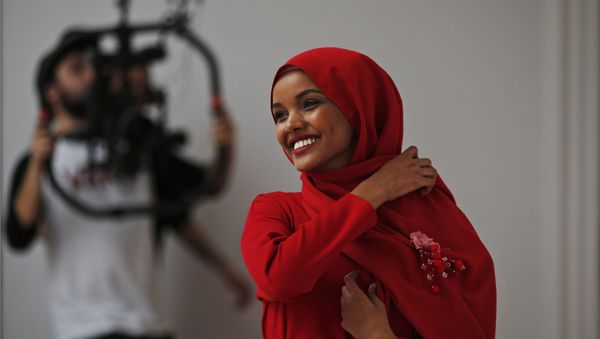 Halima Aden, a hijab wearing model from the United States - Sputnik International