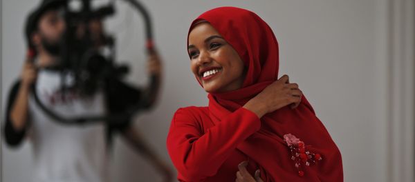 Halima Aden, a hijab wearing model from the United States - Sputnik International