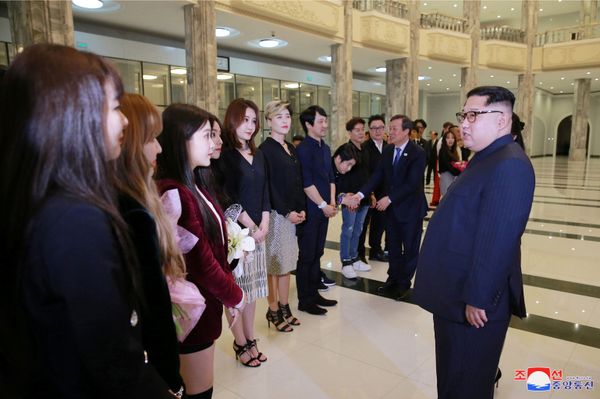 Kim Jong-un Visits South Korean Pop Stars’ Concert - Sputnik International