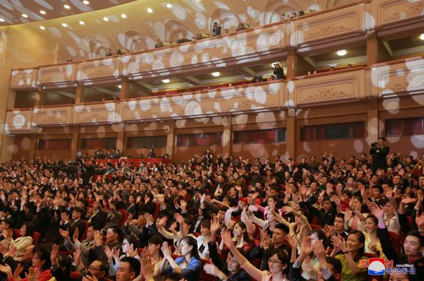 Kim Jong-un Visits South Korean Pop Stars’ Concert - Sputnik International