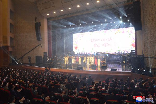 Kim Jong-un Visits South Korean Pop Stars’ Concert - Sputnik International