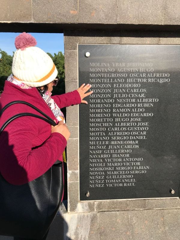 Mirta Monzón visits her brother’s tomb at Darwin Cemetery Mirta Monzón visits her brother’s tomb at Darwin Cemetery - Sputnik International