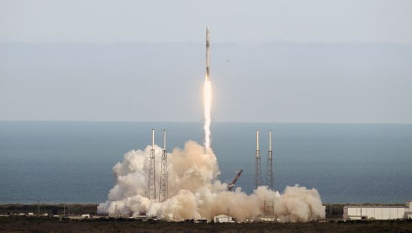 A SpaceX Falcon 9 rocket lifts off from launch complex 40 at the Cape Canaveral Air Force Station in Cape Canaveral, Fla., Monday, April 2, 2018 - Sputnik International