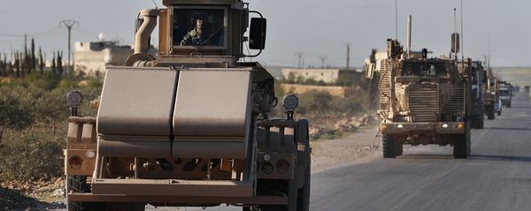 A U.S. mine detector armored vehicle, leads a convoy of U.S. troops, on a road leading to the tense front line with Turkish-backed fighters, in Manbij town, north Syria, Saturday, March 31, 2018 A U.S. mine detector armored vehicle, leads a convoy of U.S. troops, on a road leading to the tense front line with Turkish-backed fighters, in Manbij town, north Syria, Saturday, March 31, 2018 - Sputnik International