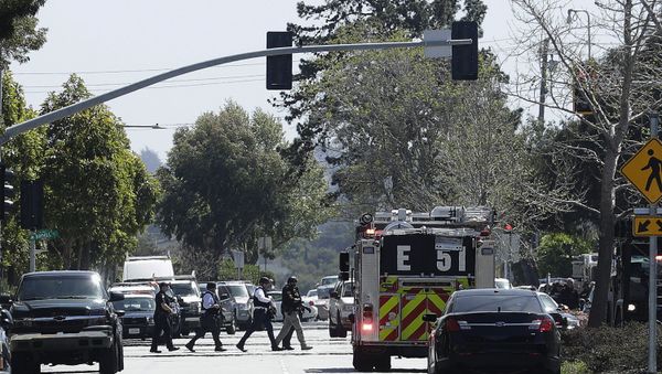 Officers walk near a YouTube office in San Bruno, Calif., Tuesday, April 3, 2018. Police in Northern California are responding to reports of a shooting at YouTube headquarters in the city of San Bruno.  - Sputnik International