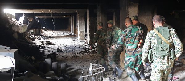 Pro government forces check tunnels used by the rebels over the past years during the siege in the recently conquered area of Jobar, in Eastern Ghouta on April 3, 2018 - Sputnik International