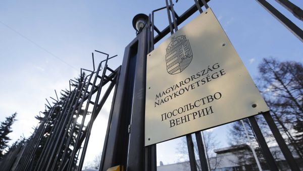 A view through a fence shows the embassy of Hungary in Moscow, Russia March 29, 2018 A view through a fence shows the embassy of Hungary in Moscow, Russia March 29, 2018 - Sputnik International