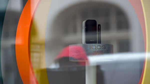 Heatless tobacco units are pictured in the widow display of an iQOS smokeless cigarette store on Wardour Street in London on May 9, 2017 - Sputnik International