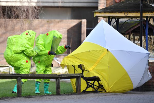 In this file photo taken on March 8, 2018 members of the emergency services in green biohazard encapsulated suits re-affix the tent over the bench where Russian spy Sergei Skripal and his daughter Yulia were found in critical condition on March 4 at The Maltings shopping centre in Salisbury, southern England - Sputnik International