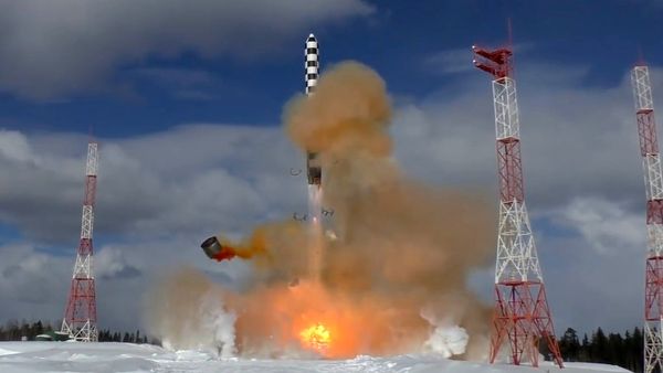 The launch of the Sarmat superheavy thermonuclear armed intercontinental ballistic missile from the Plesetsk launch site in the Arkhangelsk Region - Sputnik International
