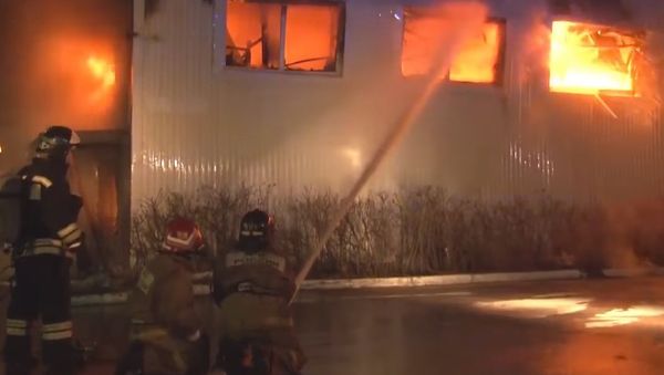 Russia: Immense Inferno Rages in Tyumen Toy Store - Sputnik International