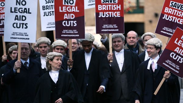 Barristers, dressed in traditional wigs, protesting against legal aid cuts in 2014 - Sputnik International