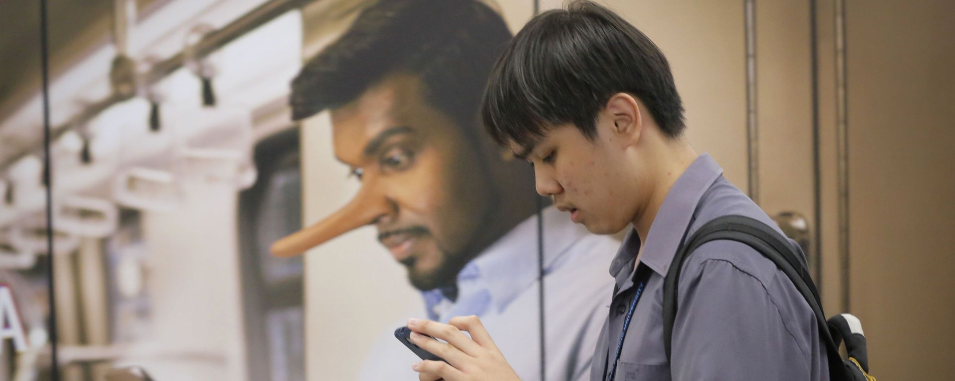 Poster warning of fake news in Kuala Lumpur, Malaysia  - Sputnik International, 1920, 01.05.2023