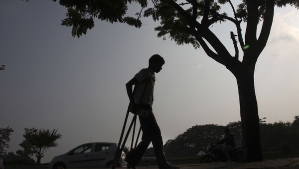 A physically disabled man returns after participating in a walk in Hyderabad, India. (File) - Sputnik International