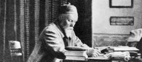 Nicholas Roerich (1874-1947), renowned Russian artist, explorer, philosopher and writer, in the study of his home in the Himalayan Kulu Valley, India, 1945. (File) Nicholas Roerich (1874-1947), renowned Russian artist, explorer, philosopher and writer, in the study of his home in the Himalayan Kulu Valley, India, 1945. (File) - Sputnik International