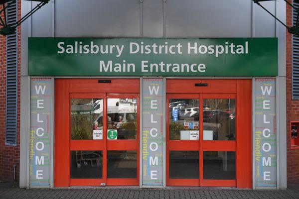 A general view shows the main entrance to Salisbury District Hospital in Salisbury, southern England, on March 6, 2018. - Sputnik International