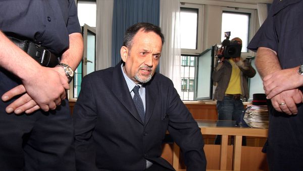 Austrian Gerd Honsik sits in the court room in Vienna's main court, Austria, on Monday, April 20, 2009 - Sputnik International