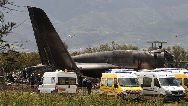 Firefighters and civil security officers work at the scene of a fatal military plane crash in Boufarik, near the Algerian capital, Algiers, Wednesday, April 11, 2018 - Sputnik International