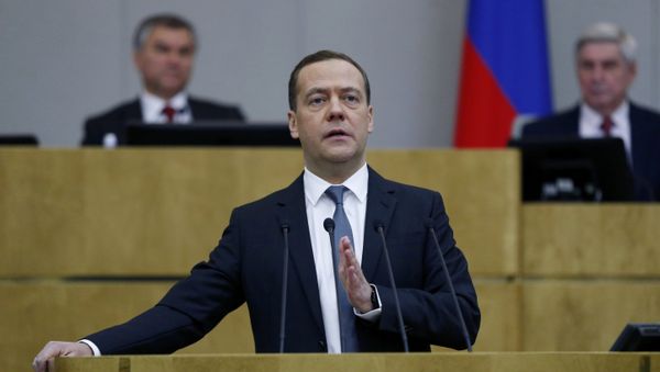 Prime Minister Dmitry Medvedev presents the 2017 Government performance report at the State Duma - Sputnik International
