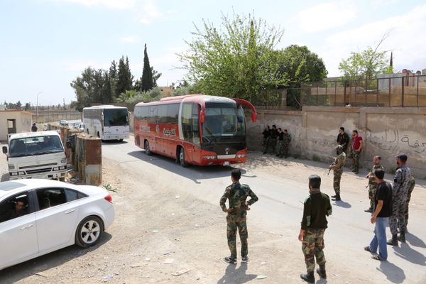 Pro-Syrian government forces gather around busses carrying Jaish al-Islam fighters and their families from their former rebel bastion of Douma as they arrive at the Syrian government-held side of the Wafideen checkpoint on the outskirts of Damascus, after being evacuated from the last rebel-held pocket in Estearn Ghouta on April 9, 2018 Pro-Syrian government forces gather around busses carrying Jaish al-Islam fighters and their families from their former rebel bastion of Douma as they arrive at the Syrian government-held side of the Wafideen checkpoint on the outskirts of Damascus, after being evacuated from the last rebel-held pocket in Estearn Ghouta on April 9, 2018 - Sputnik International