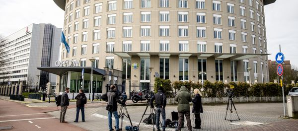 Journalists wait outside the headquarters of Organisation for the Prohibition of Chemical Weapons (OPCW) on April 4, 2018 in the Hague Journalists wait outside the headquarters of Organisation for the Prohibition of Chemical Weapons (OPCW) on April 4, 2018 in the Hague - Sputnik International