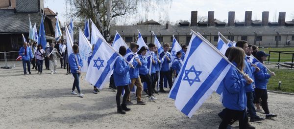 People take part in the annual March of the Living to commemorate the Holocaust, a yearly Holocaust remembrance march between the former death camps of Auschwitz and Birkenau, in Oswiecim, Poland - Sputnik International
