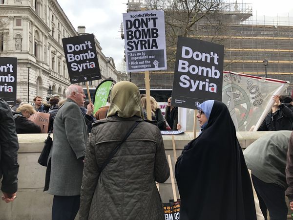Crowds in London protest against Britain and the US launching military strikes in Syria - Sputnik International