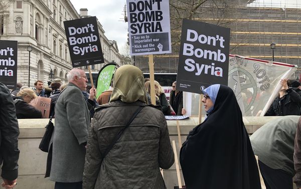 Crowds in London protest against Britain and the US launching military strikes in Syria Crowds in London protest against Britain and the US launching military strikes in Syria - Sputnik International