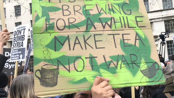 Crowds in London protest against Britain and the US launching military strikes in Syria - Sputnik International