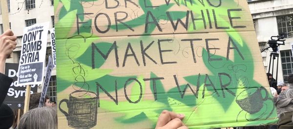 Crowds in London protest against Britain and the US launching military strikes in Syria Crowds in London protest against Britain and the US launching military strikes in Syria - Sputnik International