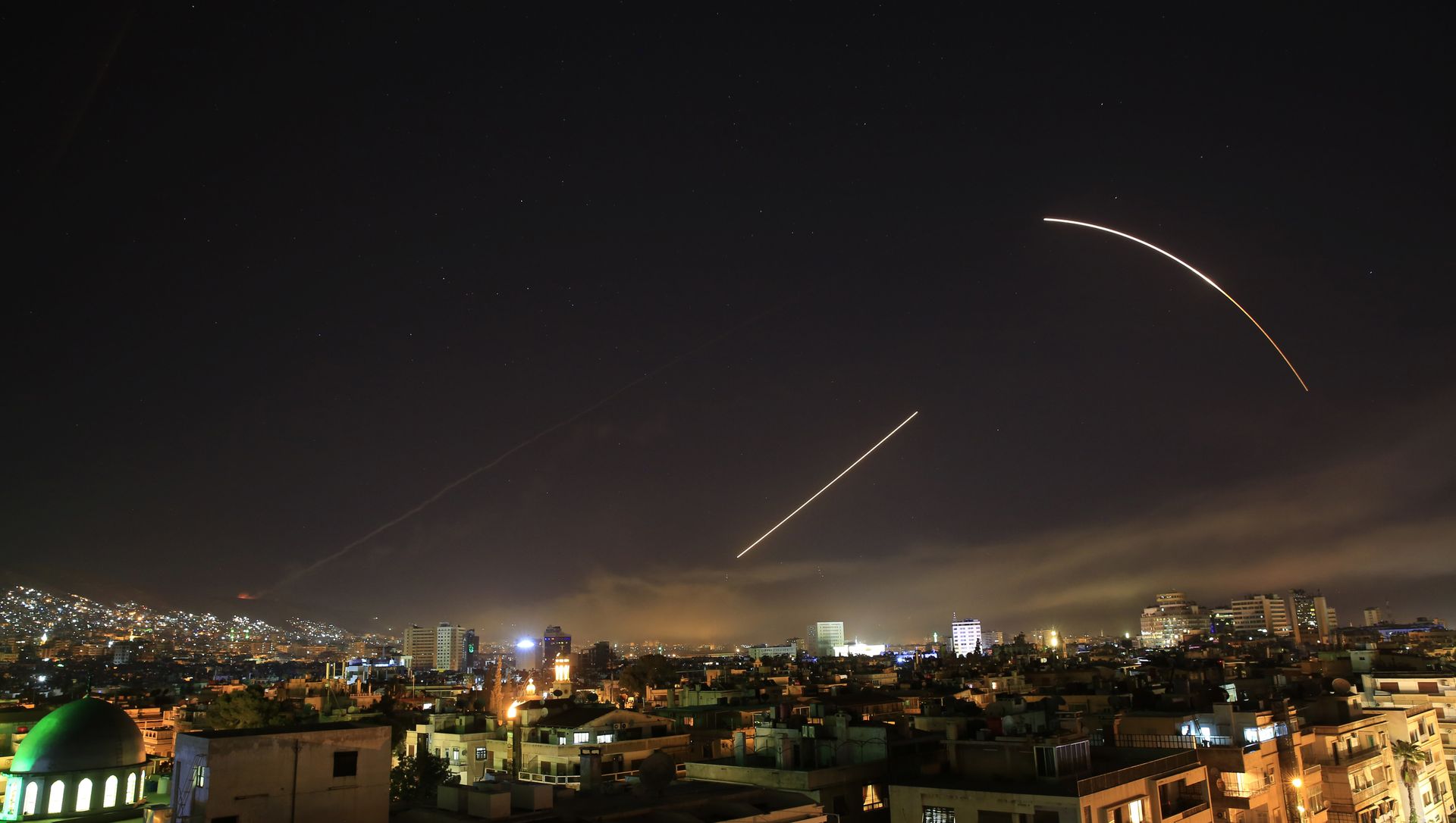 Missiles streak across the Damascus skyline amid the April 2018 US attack on Syria. Missiles streak across the Damascus skyline amid the April 2018 US attack on Syria. - Sputnik International, 1920, 26.02.2021