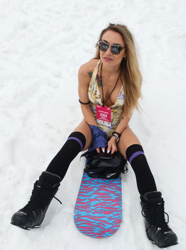 Siberia-Style Spring: Mass Hill Descent in Bikini Hits Record - Sputnik International