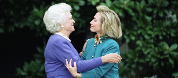 First lady Barbara Bush greets first lady-to-be Hillary Clinton upon her arrival at the White House in Washington, 1992 First lady Barbara Bush greets first lady-to-be Hillary Clinton upon her arrival at the White House in Washington, 1992 - Sputnik International
