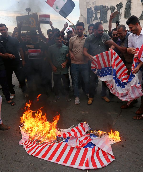 Protesters burn representations of US flags as they wave Iraqi and Syrian flags during a protest against the US-led missile attack on Syria, in Tahrir Square, Baghdad, Iraq, Sunday, April 15, 2018. - Sputnik International