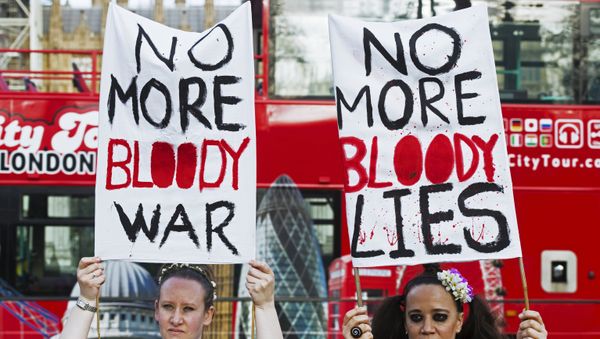 Participants in a protest in London against missile strikes on Syria - Sputnik International