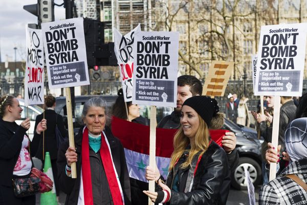 Participants in a protest in London against missile strikes on Syria - Sputnik International