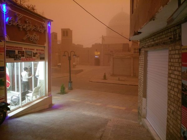 A view of a street during a sandstorm in Yazd, Iran, April 16, 2018 - Sputnik International