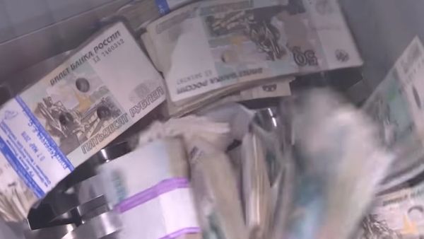 Russia: Tons Of Bills Shredded By Central Bank Every Day - Sputnik International