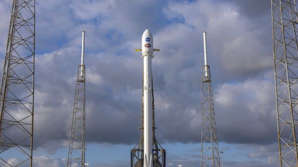 In this image released by SpaceX, NASA' s Transiting Exoplanet Survey Satellite (Tess) sits atop a SpaceX Falcon 9 rocket at Space Launch Complex 40, Monday, April 16, 2018, in Cape Canaveral, Fla. - Sputnik International
