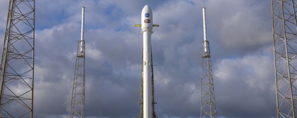In this image released by SpaceX, NASA' s Transiting Exoplanet Survey Satellite (Tess) sits atop a SpaceX Falcon 9 rocket at Space Launch Complex 40, Monday, April 16, 2018, in Cape Canaveral, Fla. - Sputnik International