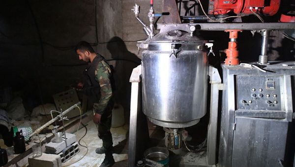 Chemical laboratory of militants for the manufacture of poisonous substances and explosives in the basement of one of the houses in the liberated suburb of Damascus. - Sputnik International