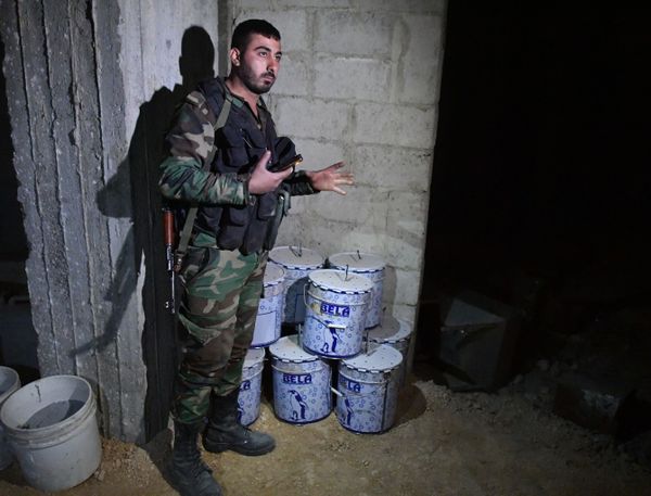 Chemical laboratory of militants for the manufacture of poisonous substances and explosives in the basement of one of the houses in the liberated suburb of Damascus. Chemical laboratory of militants for the manufacture of poisonous substances and explosives in the basement of one of the houses in the liberated suburb of Damascus. - Sputnik International