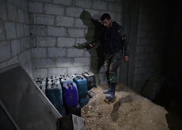 Chemical laboratory of militants for the manufacture of poisonous substances and explosives in the basement of one of the houses in the liberated suburb of Damascus. Chemical laboratory of militants for the manufacture of poisonous substances and explosives in the basement of one of the houses in the liberated suburb of Damascus. - Sputnik International