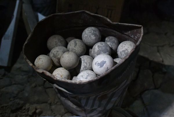 Chemical laboratory of militants for the manufacture of poisonous substances and explosives in the basement of one of the houses in the liberated suburb of Damascus. Chemical laboratory of militants for the manufacture of poisonous substances and explosives in the basement of one of the houses in the liberated suburb of Damascus. - Sputnik International