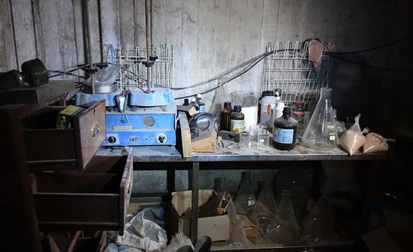 Chemical laboratory of militants for the manufacture of poisonous substances and explosives in the basement of one of the houses in the liberated suburb of Damascus. Chemical laboratory of militants for the manufacture of poisonous substances and explosives in the basement of one of the houses in the liberated suburb of Damascus. - Sputnik International