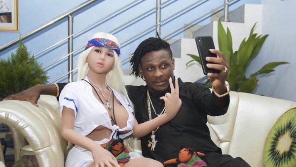 Shuga Shaa with sex doll Shuga Shaa with sex doll - Sputnik International